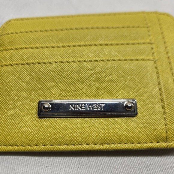 Nine West Credit Card License Holder Key Chain NWOT Yellow - Picture 2 of 5